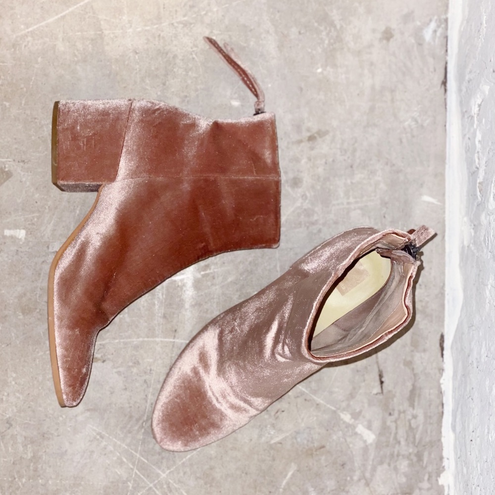 Blush pink velvet bootie. Size 9.